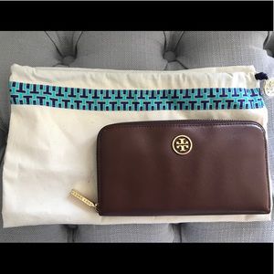 Tory Burch Robinson wallet